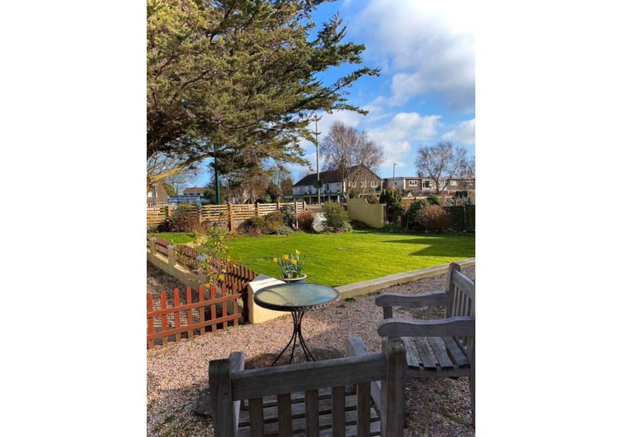 Briarfield - Adorable 1 Bedroom Seaside Apartment, On-site Parking *