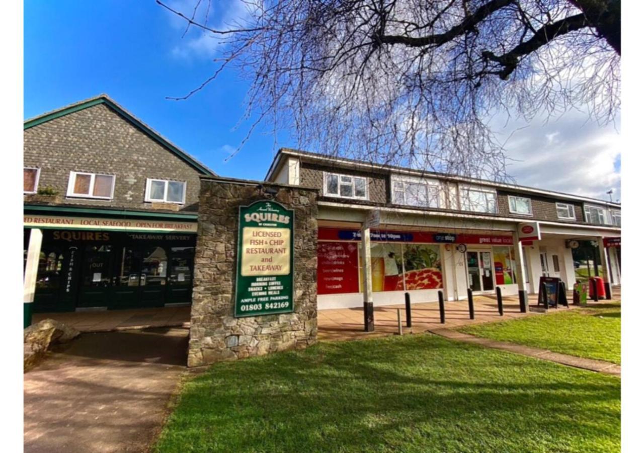 Briarfield - Adorable 1 Bedroom Seaside Apartment, On-site Parking *